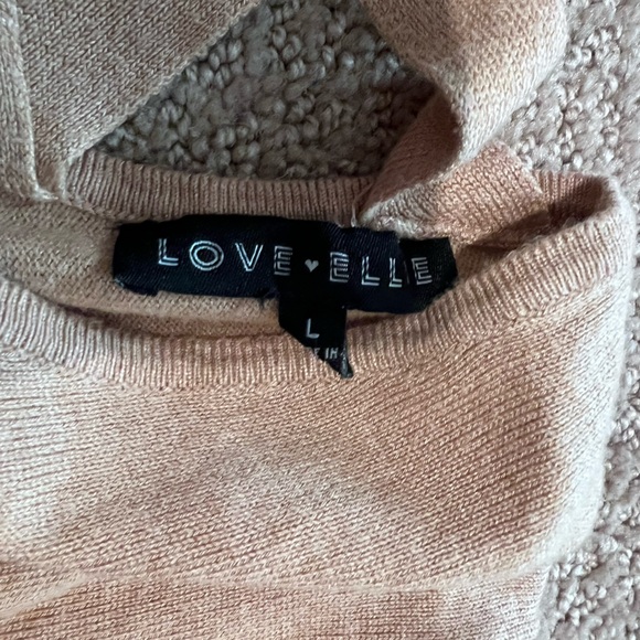 Love Ellie V-Neck Sweater in Tan - Picture 7 of 8